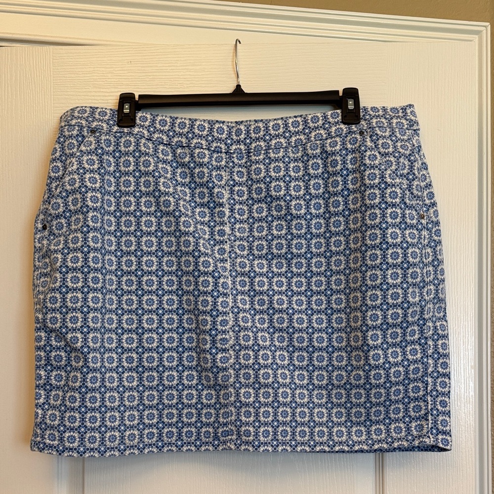 Blue and White Patterned Women's Stretch Skort, Size 18W